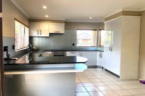 Photo of property in 3 Newinn Crescent, East Tamaki Heights, Auckland, 2016