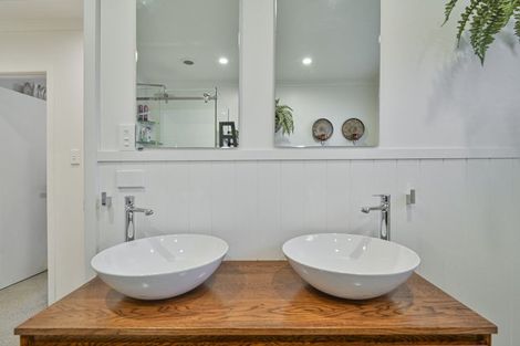 Photo of property in 3 James Cook Street, Havelock North, 4130