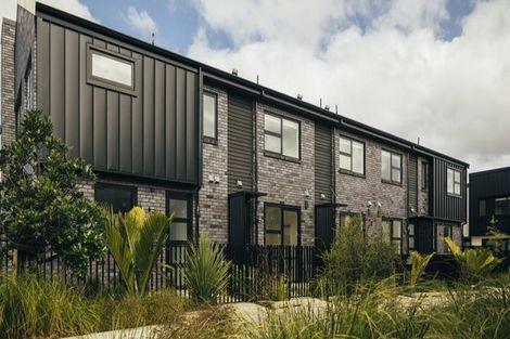 Photo of property in 8/666 Swanson Road, Swanson, Auckland, 0612