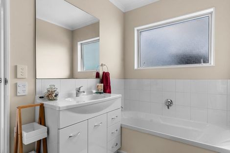 Photo of property in 12 Weka Street, Mangawhai, 0505