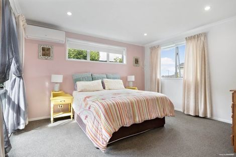 Photo of property in 4 Ian Gordon Lane, Orewa, 0931