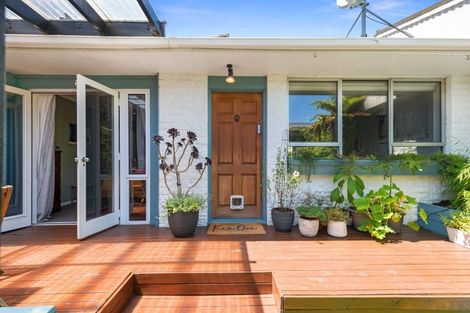 Photo of property in 2/98 Holly Road, St Albans, Christchurch, 8014