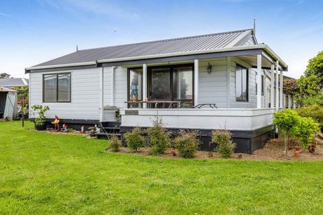 Photo of property in 16 Pohutukawa Drive, Opunake, 4616