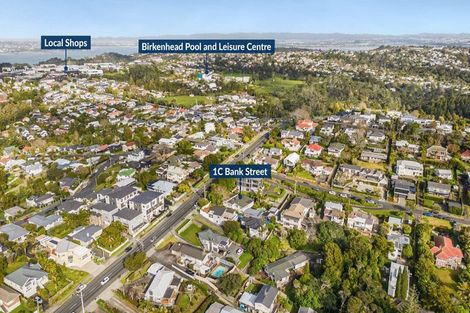 Photo of property in 2/1c Bank Street, Hillcrest, Auckland, 0627