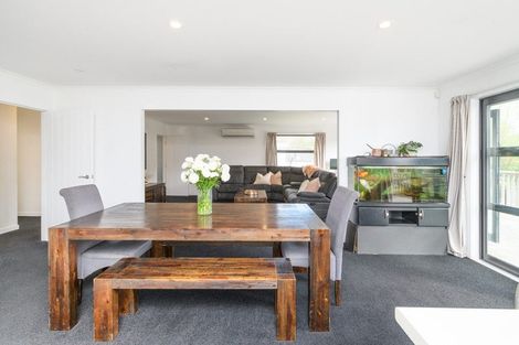 Photo of property in 33 Galea Grove, Kelvin Grove, Palmerston North, 4414