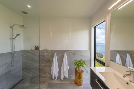 Photo of property in 23 Promontory Crescent, Newlands, Wellington, 6037