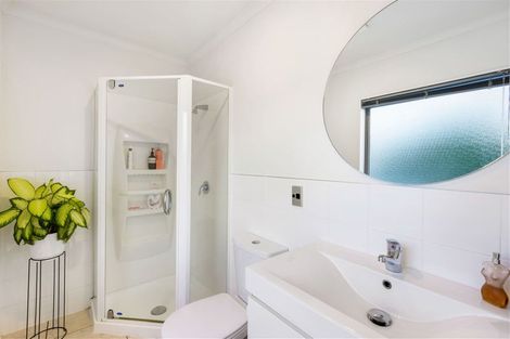 Photo of property in 1 Walton Street, Red Beach, 0932