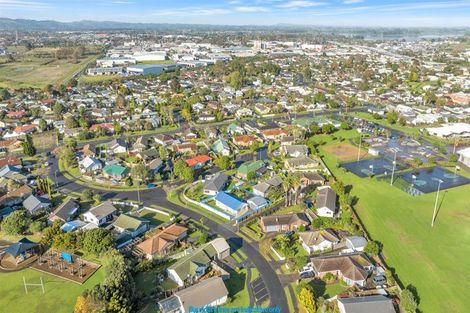Photo of property in 14 Randwick Place, Randwick Park, Auckland, 2105