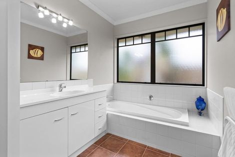 Photo of property in 24 Oaklands Drive, Cambridge, 3434