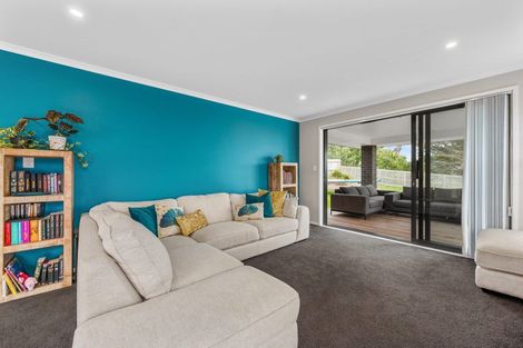 Photo of property in 19 Kawariki Road, Helensville, 0800