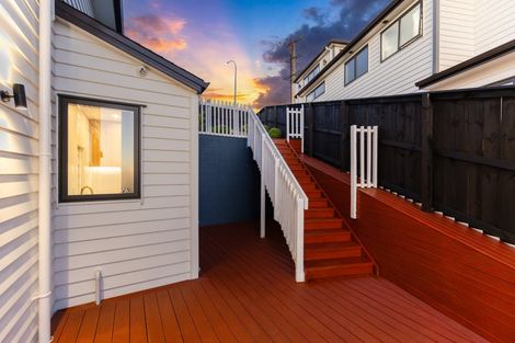 Photo of property in 17 Manawanui Way, Orewa, 0931