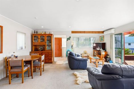 Photo of property in 11/485 Don Buck Road, Massey, Auckland, 0614