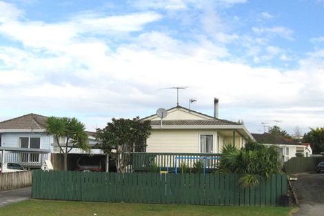 Photo of property in 2/46 Granville Drive, Massey, Auckland, 0614