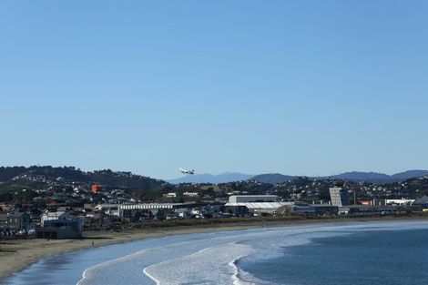 Photo of property in 274 Queens Drive, Lyall Bay, Wellington, 6022