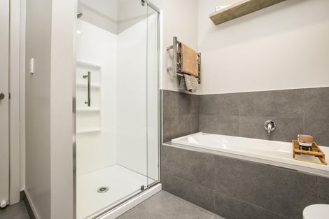 Photo of property in 15 Liberation Road, Papakura, 2110