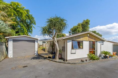 Photo of property in 5a Matchett Way, Mangere Bridge, Auckland, 2022