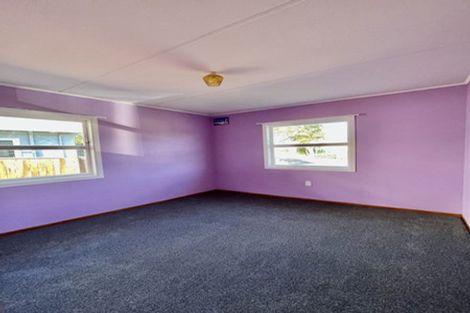 Photo of property in 76 Stewart Drive, Newlands, Wellington, 6037