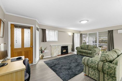 Photo of property in 5 Norana Road, Maoribank, Upper Hutt, 5018