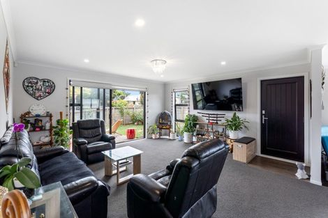 Photo of property in 1 Kikorangi Way, Paraparaumu, 5032