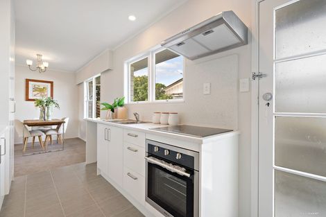 Photo of property in 7 Beverly Place, New Lynn, Auckland, 0600