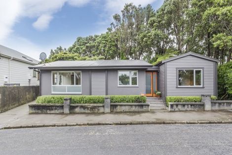 Photo of property in 23 West Road, Northland, Wellington, 6012