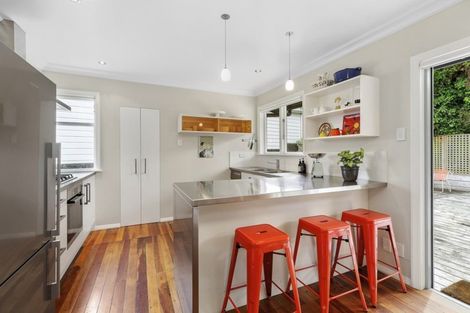 Photo of property in 23 West Road, Northland, Wellington, 6012