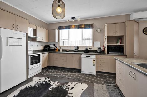 Photo of property in 73 Puriri Street, Hawera, 4610