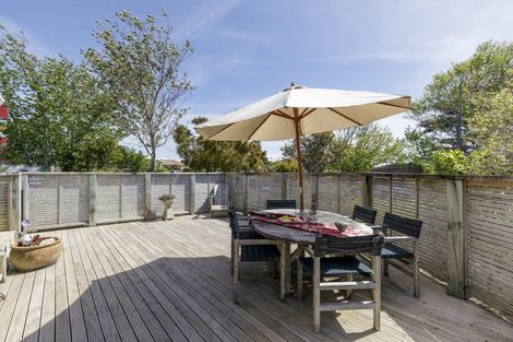 Photo of property in 2 Honnor Place, Hurdon, New Plymouth, 4310