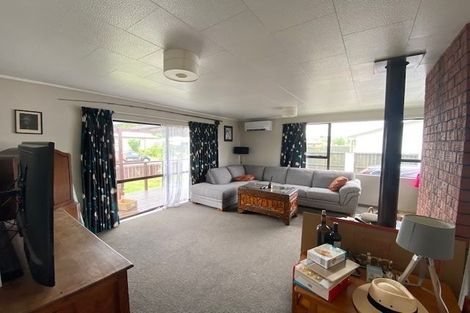 Photo of property in 1 Latham Stubbs Crescent, Waipawa, 4210