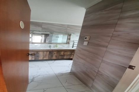 Photo of property in 36 Sunset Road, Unsworth Heights, Auckland, 0632