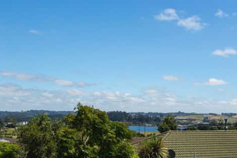 Photo of property in 13 Merida Place, Unsworth Heights, Auckland, 0632