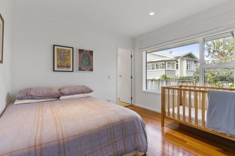 Photo of property in 1/126a Vauxhall Road, Narrow Neck, Auckland, 0624