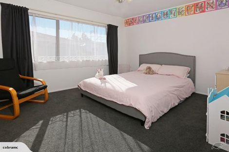 Photo of property in 3/98 Roberts Road, Te Atatu South, Auckland, 0610