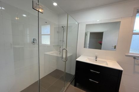 Photo of property in 68 Lake Road, Northcote, Auckland, 0627