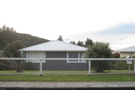 Photo of property in 16 Kaitawa Crescent, Paraparaumu, 5032