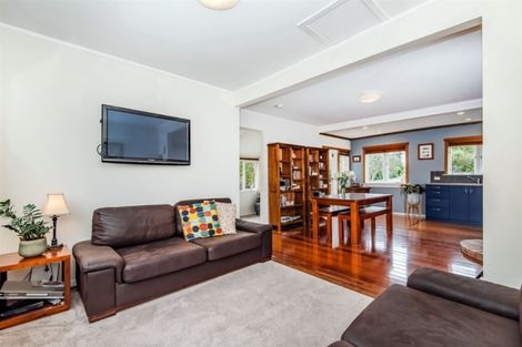 Photo of property in 2/26 Glenvar Road, Torbay, Auckland, 0630