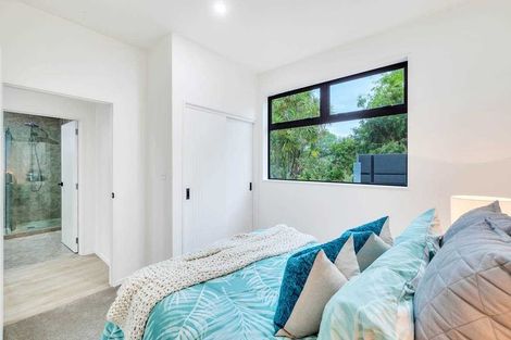 Photo of property in 4 Springbank Lane, Te Atatu Peninsula, Auckland, 0610