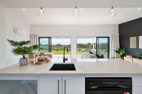 Photo of property in 1121 Parewanui Road, Parewanui, Bulls, 4894
