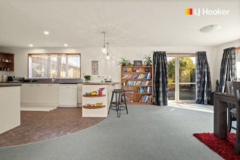 Photo of property in 2 Sunninghurst Drive, Fairfield, Dunedin, 9018