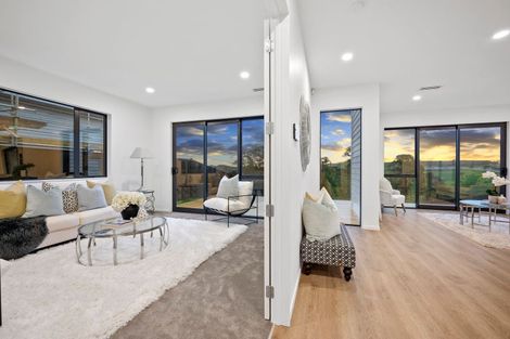 Photo of property in 32 Paparahi Place, Wainui, Silverdale, 0992