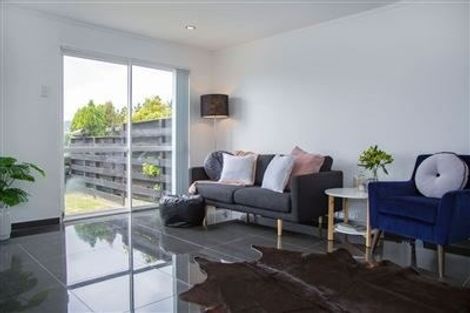 Photo of property in 12a Kingsbridge Place, Newlands, Wellington, 6037