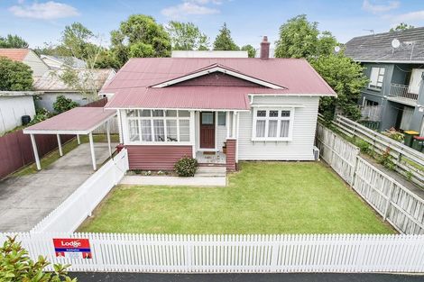 Photo of property in 16 Coates Street, Hamilton East, Hamilton, 3216