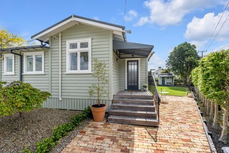 Photo of property in 17 Griggs Road, Whitford, Howick, 2571