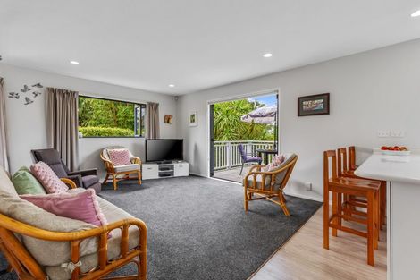 Photo of property in 3a Cron Avenue, Te Atatu South, Auckland, 0610