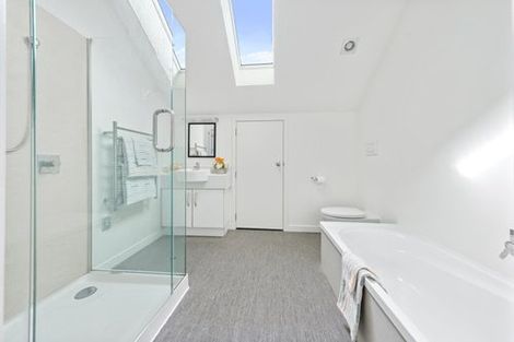 Photo of property in 1/176 Mcleod Road, Te Atatu South, Auckland, 0610