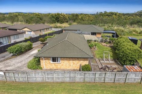 Photo of property in 17 Aitkenhead Court, Parakai, 0830