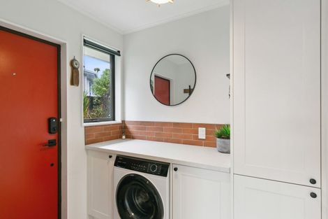 Photo of property in 11 Mandeville Crescent, Grenada Village, Wellington, 6037