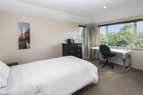Photo of property in 16 Huntingdon Place, Avonhead, Christchurch, 8042