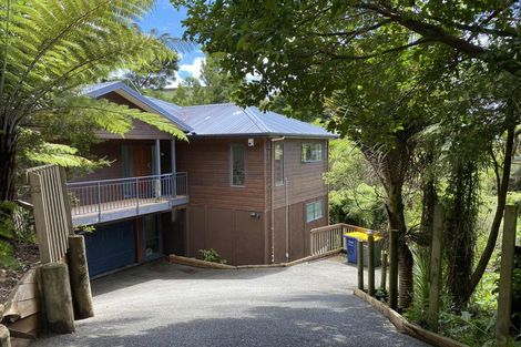 Photo of property in 13 Springwater Vale, Unsworth Heights, Auckland, 0632