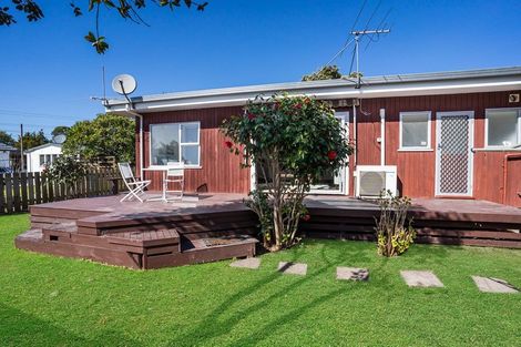 Photo of property in 1 Golf Road, New Lynn, Auckland, 0600